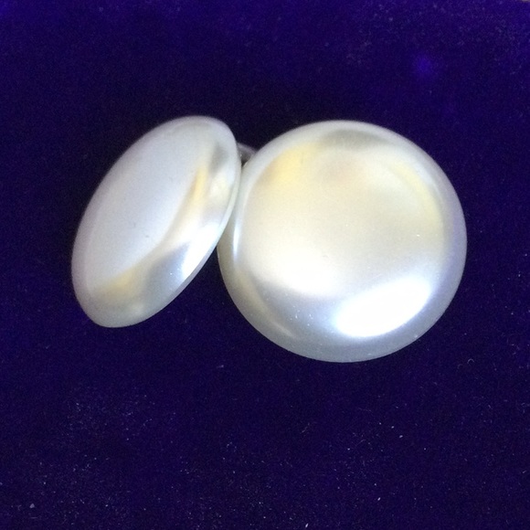 Vintage Large Faux Pearl Clip Ons - Picture 1 of 4
